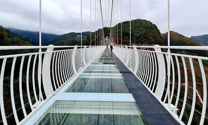 Love Glass Bridge 4