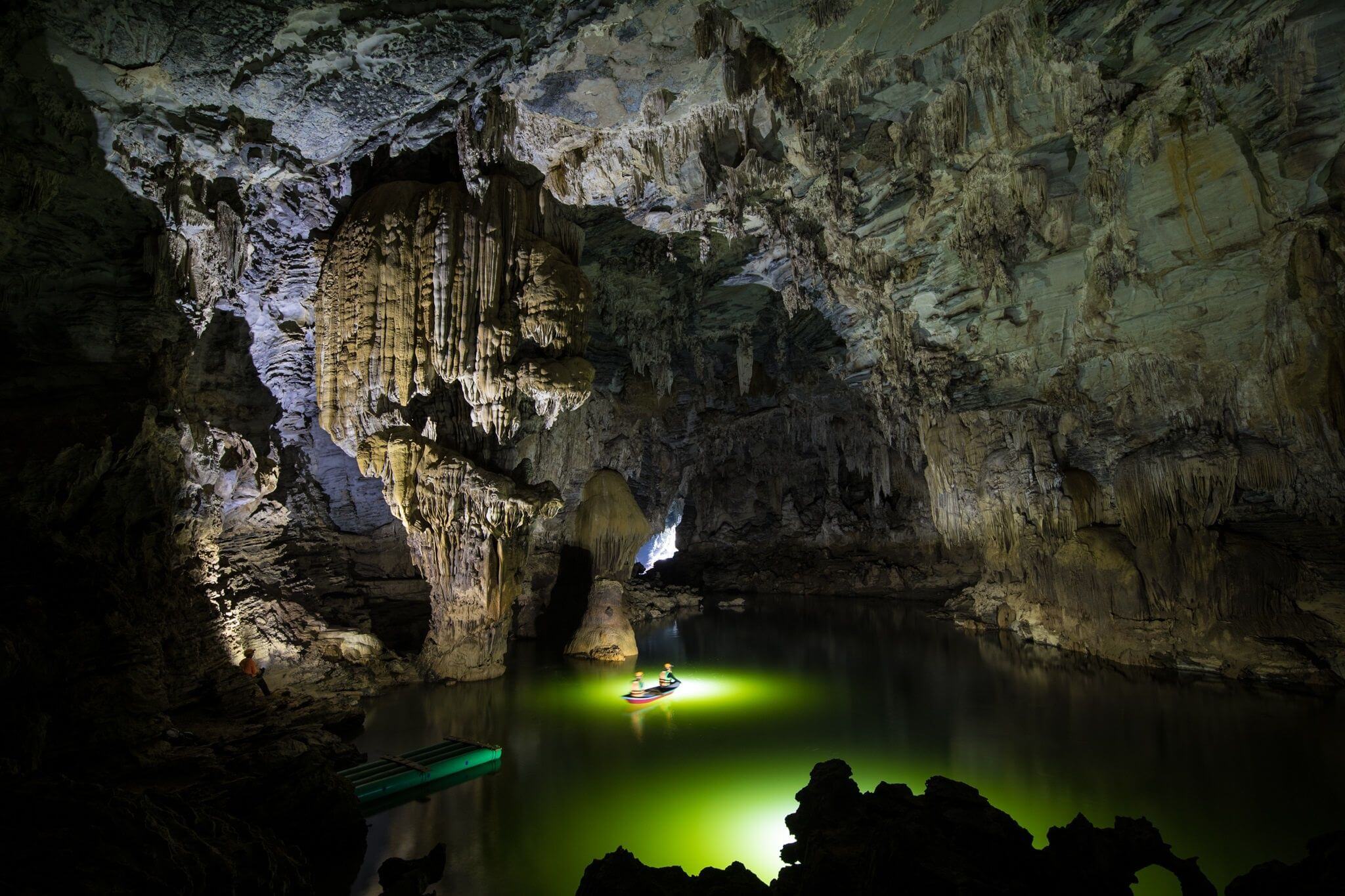 Exploring 4 Breathtaking Caves in Vietnam 1