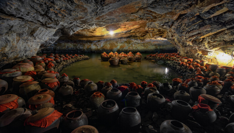 Exploring 4 Breathtaking Caves in Vietnam 2