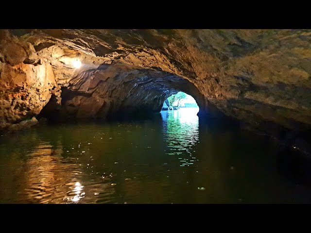 Exploring 4 Breathtaking Caves in Vietnam 3