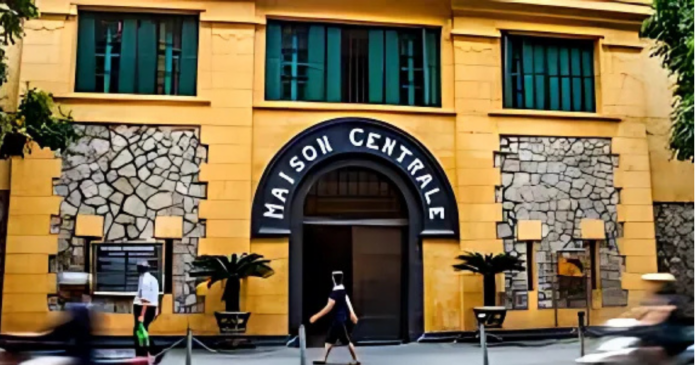 hoa-lo-prison-a-place-that-preserves-the-glorious-history-of-the-vietnamese-people7