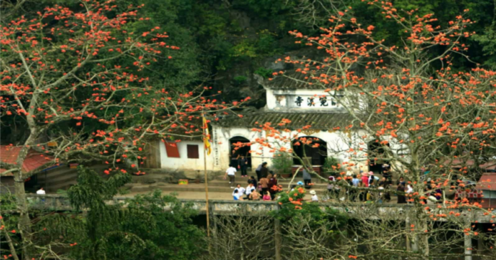 huong-pagoda-the-spiritual-beauty-amidst-the-mountainous-nature1