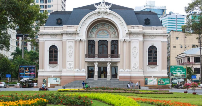 ho-chi-minh-city-opera-house-a-symbol-of-culture-and-art3