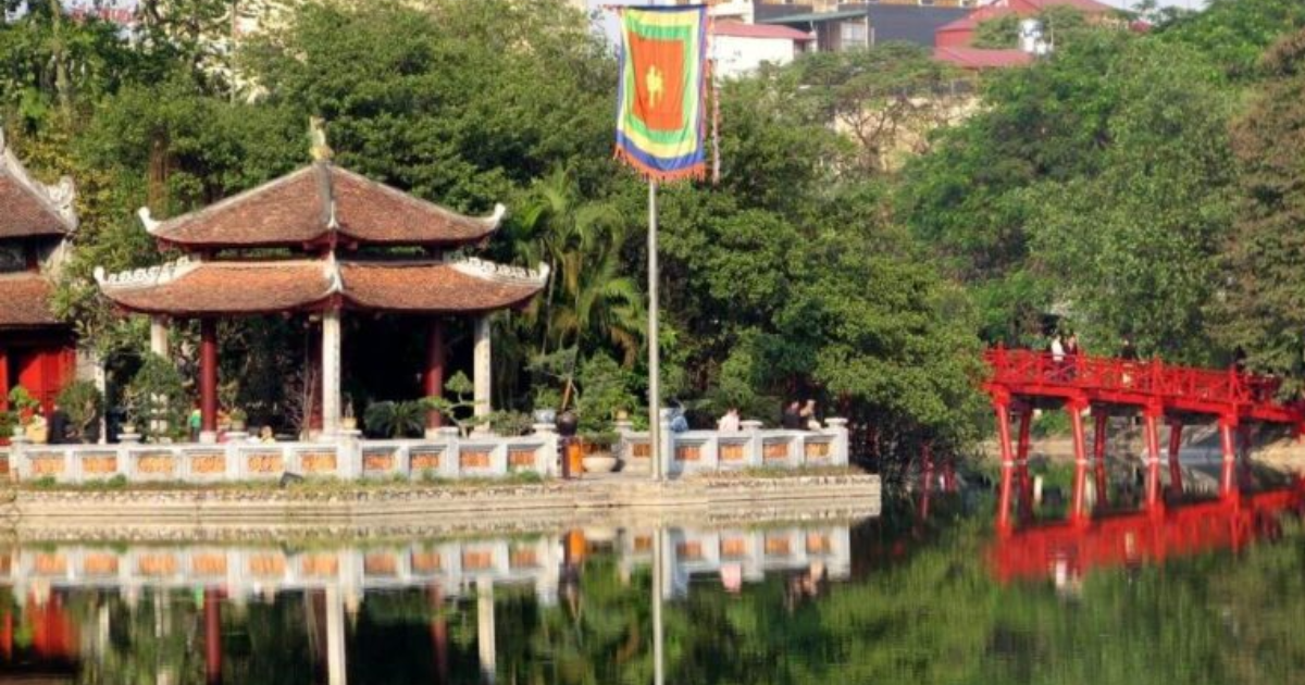 explore-ngoc-son-temple-the-precious-gem-in-the-heart-of-hanoi2