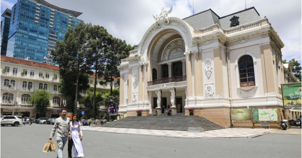 ho-chi-minh-city-opera-house-a-symbol-of-culture-and-art8 