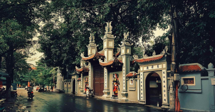 ha-temple-a-spiritual-beauty-amidst-the-streets-of-hanoi7