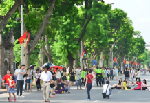 hoan-kiem-lake-pedestrian-street-a-romantic-beauty-in-the-heart-of-the-capital1