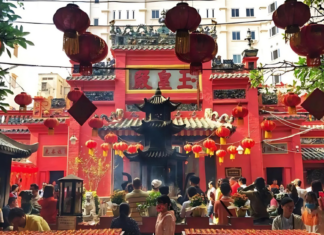 Discover Ngoc Hoang Pagoda – A spiritual beauty in the heart of Saigon discover-ngoc-hoang-pagoda-a-spiritual-beauty-in-the-heart-of-saigon3