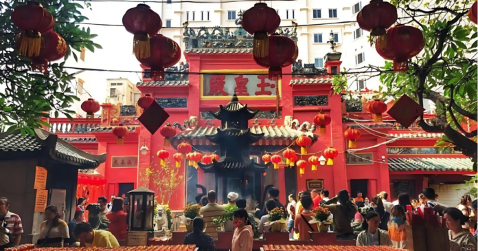 discover-ngoc-hoang-pagoda-a-spiritual-beauty-in-the-heart-of-saigon3