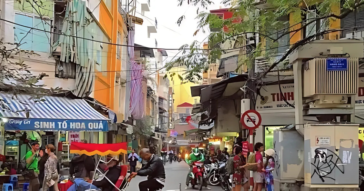 hoan-kiem-lake-a-cultural-and-historical-symbol-of-hanoi10