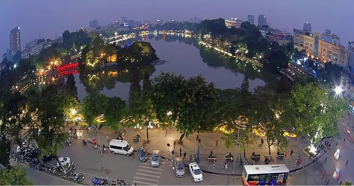 hoan-kiem-lake-pedestrian-street-a-romantic-beauty-in-the-heart-of-the-capital2