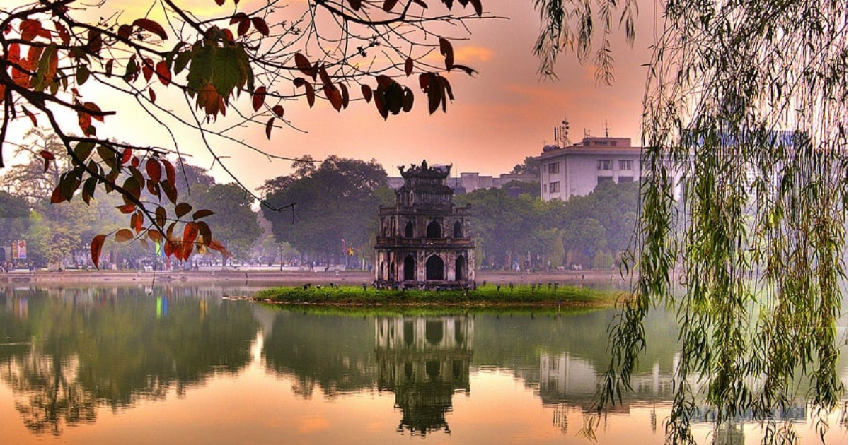 hoan-kiem-lake-a-cultural-and-historical-symbol-of-hanoi2