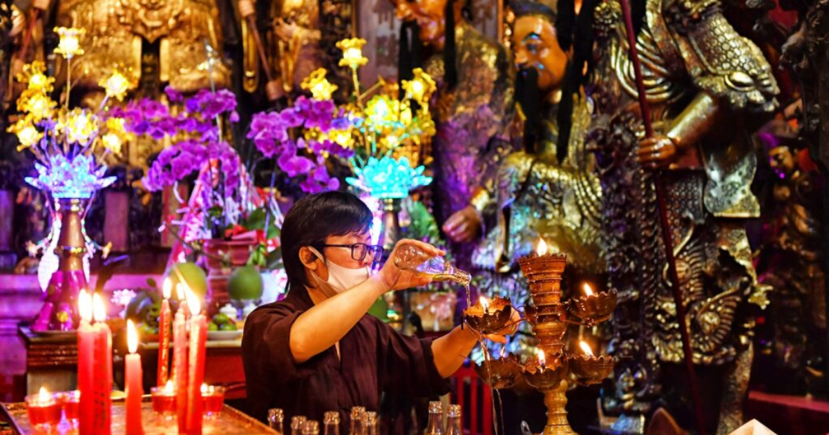 discover-ngoc-hoang-pagoda-a-spiritual-beauty-in-the-heart-of-saigon6